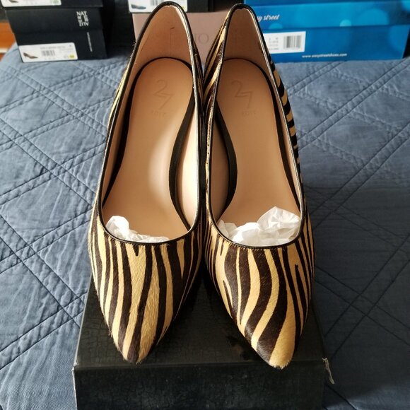 Zebra Print Heels Size 8 W ~ NEW - Picture 1 of 7